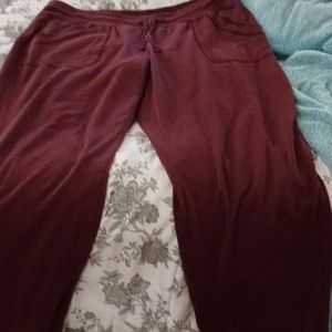 Maroon sweatpants fits size 16-18